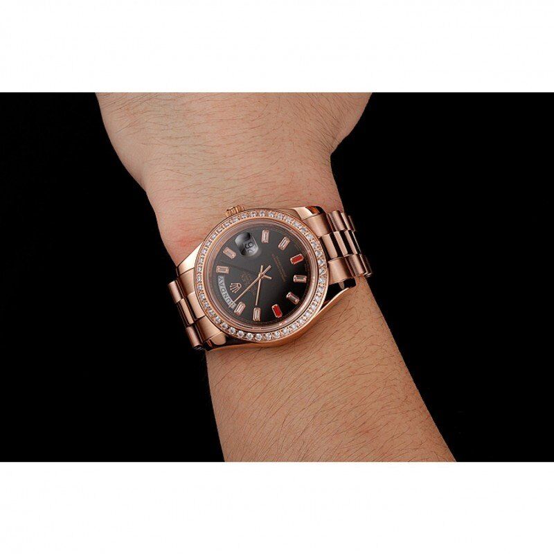 Montre suisse Rolex Day-Date avec diamants et rubis, cadran noir et bracelet en or rose 1454102 